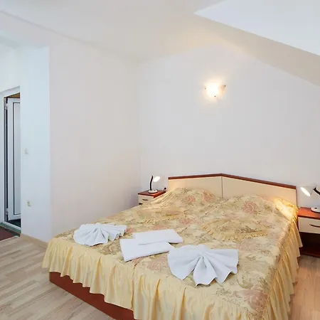Gloria House 2*